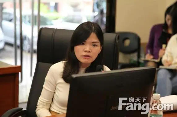 集团财务管理中心总经理陈玉兰发表讲话