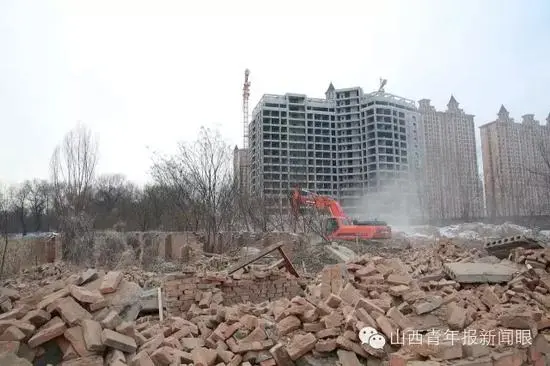 太原小店区依法拆除小马社区7000余平方米违建