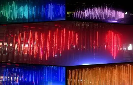 作品以光作为媒介表现手段,通过声光电新媒体结合的艺术形式,突破艺