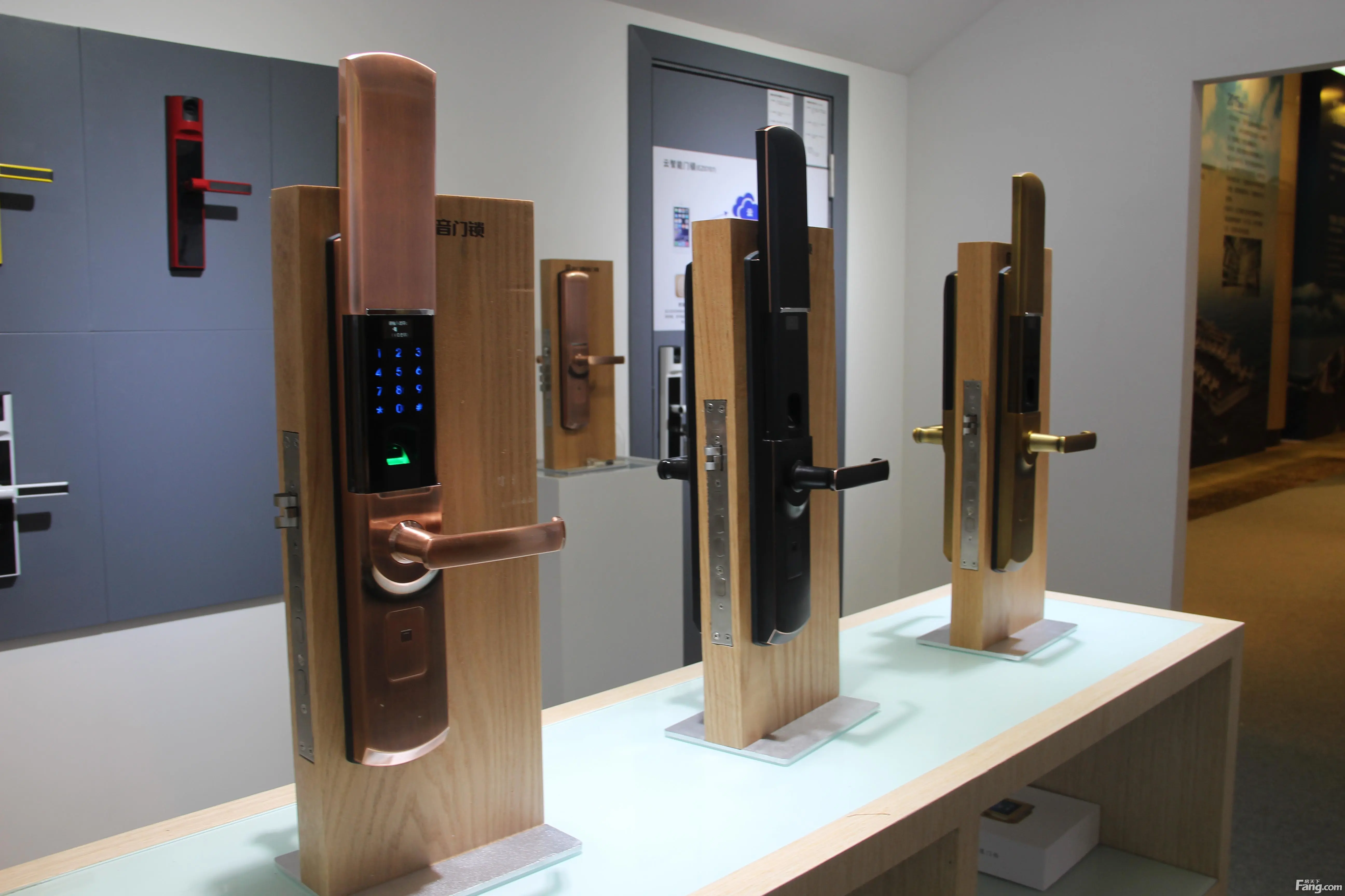 名门静音门锁—现场展示产品
