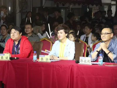 节目邀请了青年歌手綦斌,潍坊电视台著名主持人张泓,潍坊电视台春晚总