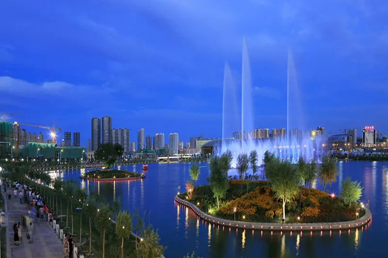 售楼地址:库尔勒市天鹅湖旁(音乐喷泉旁)  标签:巴州房产库尔勒房产