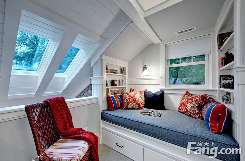 现代简约小户型卧室榻榻米床装修效果图 小户型