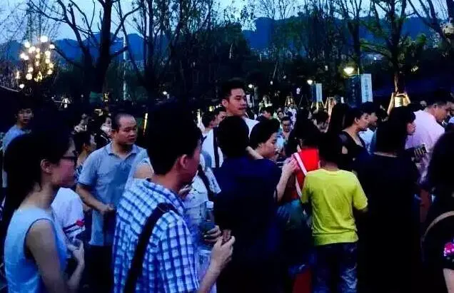 山城美夜晚 千人点亮南重庆