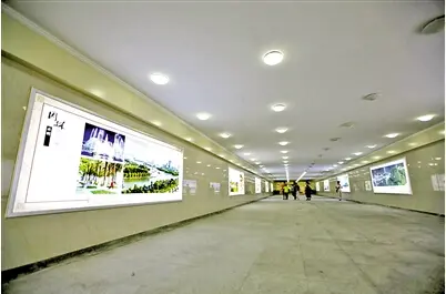 市民监督团回访世纪广场地下通道 整洁安全