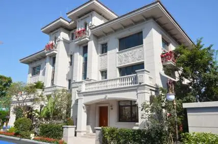 图为干挂石雕花外立面滨江美墅实景