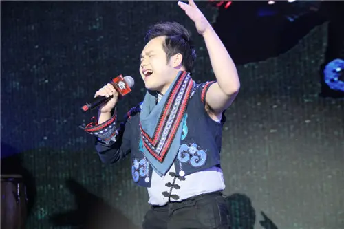 哈尼小王子李维真登台献唱