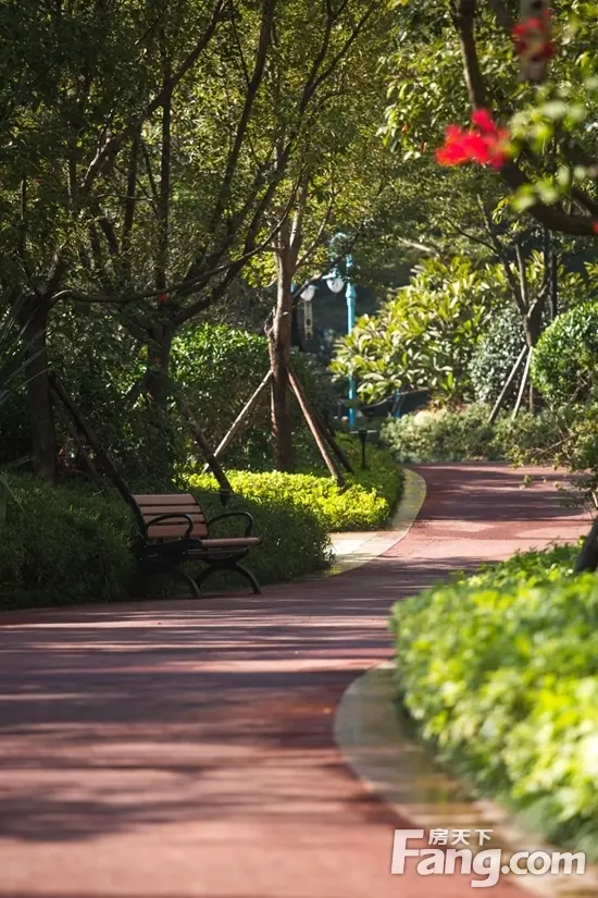 小区内跑步道景观(实景拍摄)