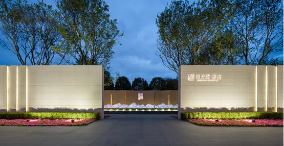 初闯蓉城的阳光城集团凭借入蓉第一个作品—阳光城檀府,给成都楼市交