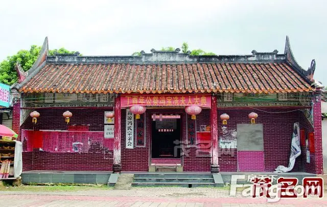 省道280线长坡段的路灯将全部完成安装并投入使用,高州至长坡的公交车