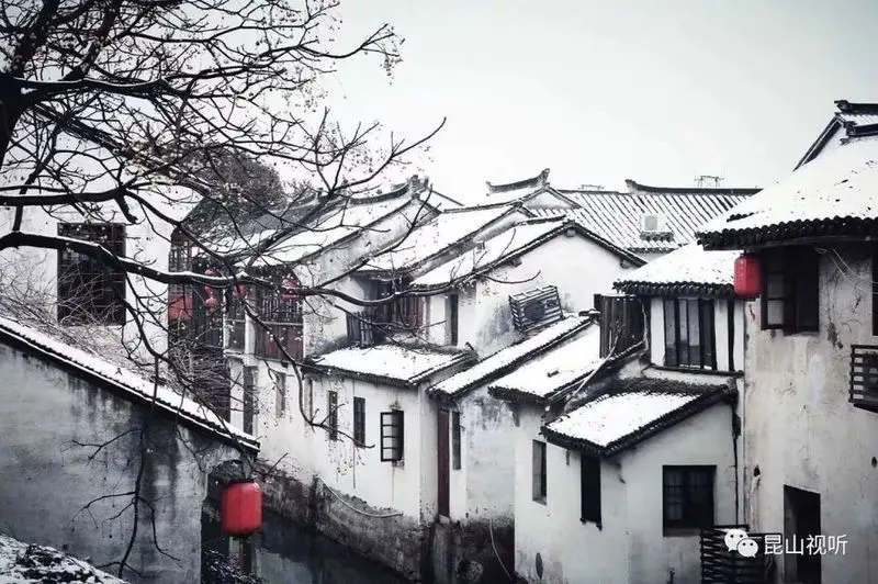 昆山大雪纷飞,你在朋友圈里晒雪景,他们在风雪中守护你!