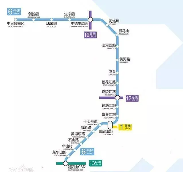 地铁12号线起自红岛朝阳村,终至黄岛区金沙滩,线路途经胶州经济技术