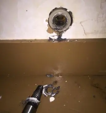 水龙头断在水管中,寻常工具五金店找不到,却是解决问题的好方法