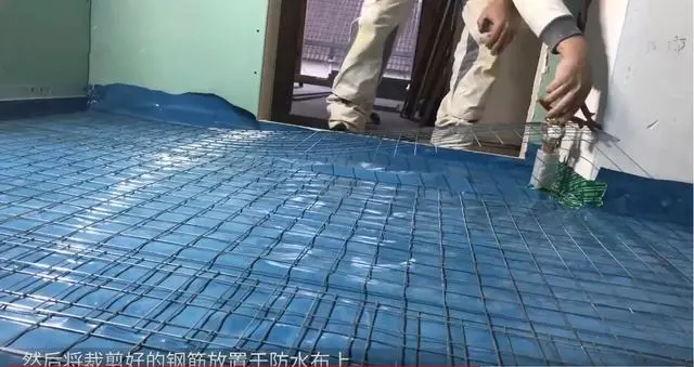 刷刷防水涂料就完事,国外业主偏偏要铺泡沫!麻烦又占地真不省心