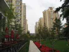 鸿运润园3室2厅2卫 紧缺毛坯房 南北通透。