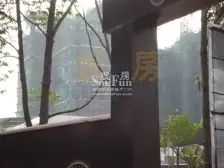 房子户型方正,设计合理,实用率很高,楼层视野开阔