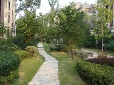 华润万家旁全新装修,南北通透,户型不错,交通便利值得购买