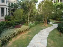 小区环境优雅.精装修复式.出行交通便利