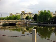 连排别墅,带花园,带汽车库,边套哦房东诚售