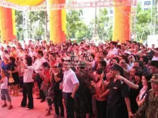 东城地铁口物业,精装平层一房一厅,业主诚心出售