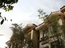 A户型,装修两年实用面积240平,保养全新拎包入住