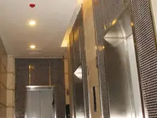 红旗河沟轻轨站,精装修, 保养很好,拎包入住。