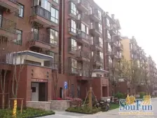 标准三房 小区中间位置 拎包入住