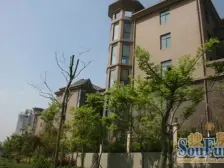 洪城比华利 南北通透,采光好 装修好,环镜优美 近地铁 周边匹套完善,,出行方便