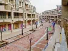 自驾或地铁交通都方便,配套设施齐全