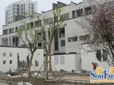 两房朝南,采光充足,楼层适宜。