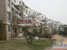 格局方正,背靠象湖湿地公园,采光视野开阔