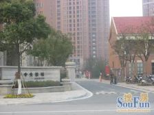 景城小区安静位置,装修保养好,书包有,户型方正,诚意出售!