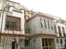 河谷精装联排+保养好+带地下室和车位+套内面积大