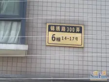 新挂牌,中央空调地暖有车位,送200平大露台