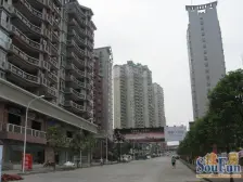 滩子口地铁站 正规两房带花园带阳台 拎包入住