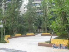 袁家岗轻轨旁 精装一室 装修好惨了