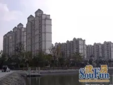 南望老城,俯瞰华亭湖,双南采光,视野开阔敞亮
