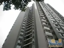 房子位于解放碑 有小区环境 装修好 户型方正 带外阳台