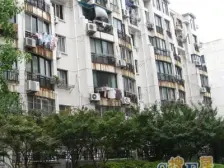 卖点:飞机户型3房,带3个阳台,楼层适中,位置安静。