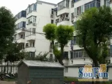 一楼院子开门 三元二村近地铁 精装两房 拎包住