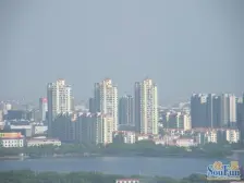 众鑫城上城一期 南北通透,采光好 装修好,环镜优美 中间楼层