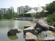 装修保养好 中高楼层采光好 业主诚意出售 进门松面积