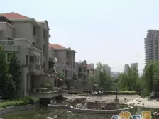新上,装修好可入住,自带双车位;精心设计,带影音室