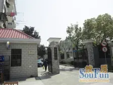 小区央座 一梯两户 双南户型好 看房方便。