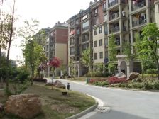 多层大三房,三开间朝南户型好,中间楼层,采光佳