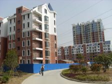 采光好、居家精装,看房方便,小高层公摊少。