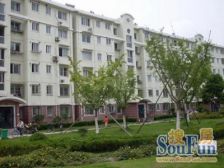 全屋定制装修,满五年且一套,不靠路,价位可谈。