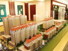 地铁口精装两房,前面无挡,阳光和视野都好。