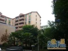 顶楼带花园,临宝圣湖,配套成熟,居家安静!