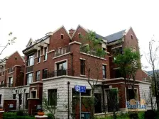 新上 豪妆联排别墅 小区中间位置 非常诚心卖业主 带两个车位